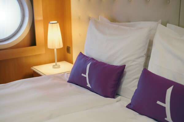 Ambassador Ambition - De Luxe Suite 2.jpg